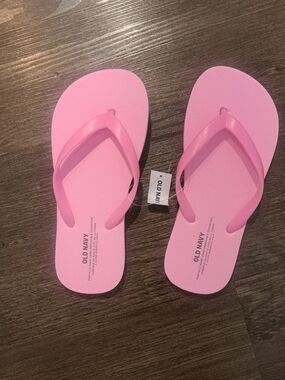 Old Navy Baby Pink Rubber Flip Flops Girls New size 12/13 Summer Sandals,